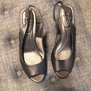 Lifestride  silver sparkly sling back. Size 9M